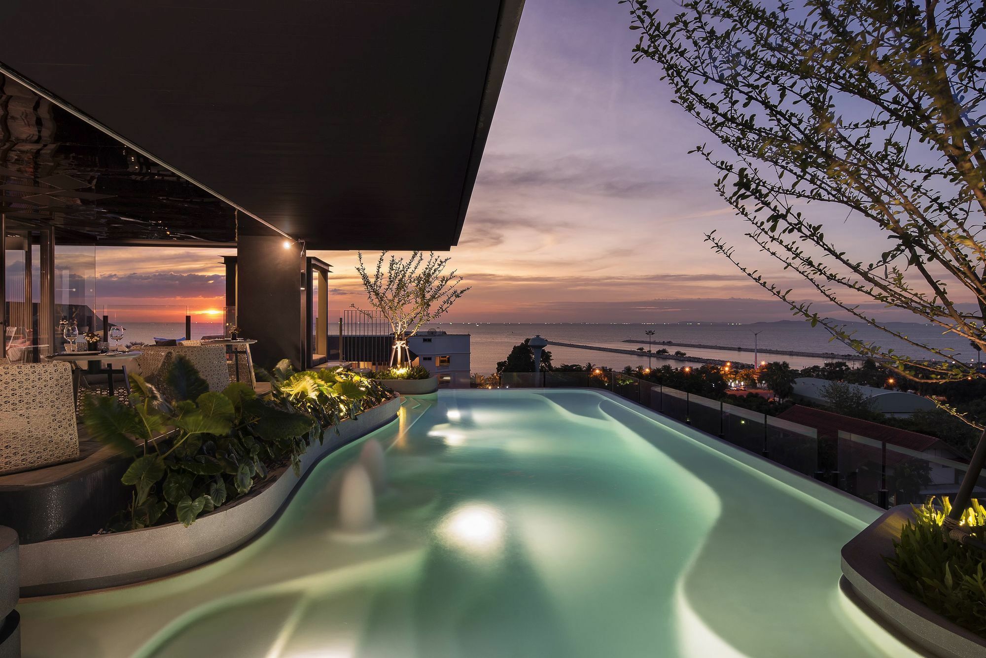 Cross Vibe Pattaya Seaphere Na Chom Thian Exterior foto